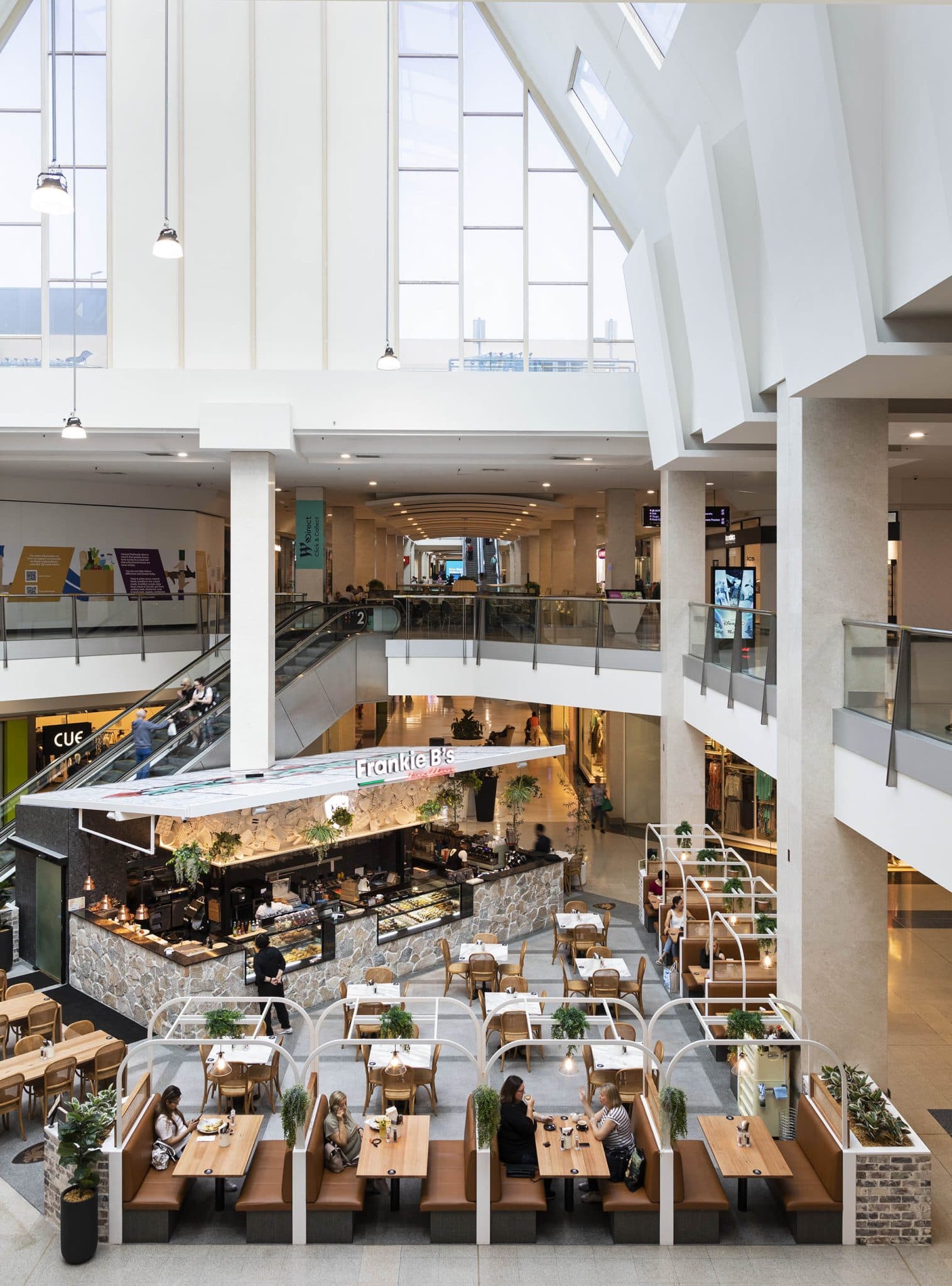 Overhead view of Frankie B's Brunch House located in a shopping centre with surrounding seating